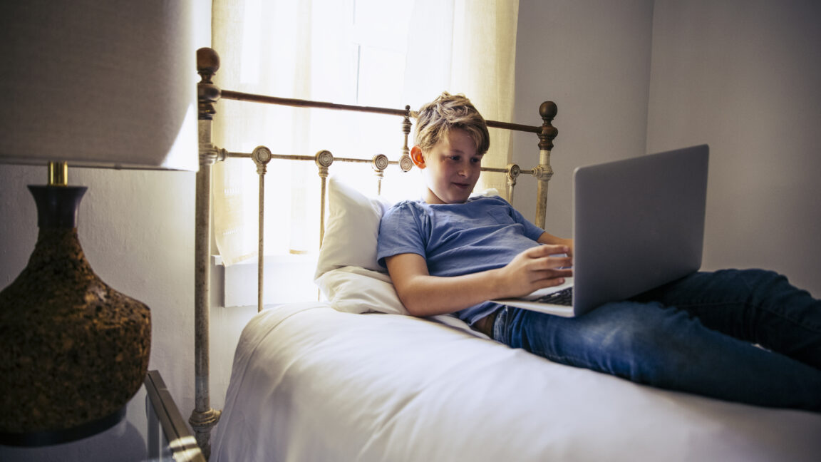 Boy developed “toasted skin” condition from using a laptop every day